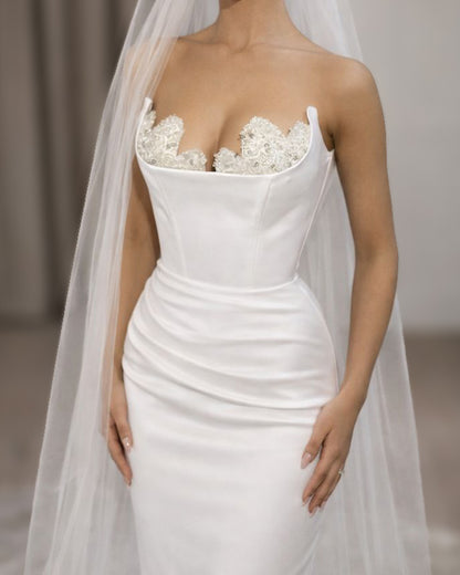 Ivory Lace-Trim Corset Bridal Gown with Straight Column Silhouette